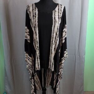 Cha‎ Cha Vente Black and Cream Patterned Poncho